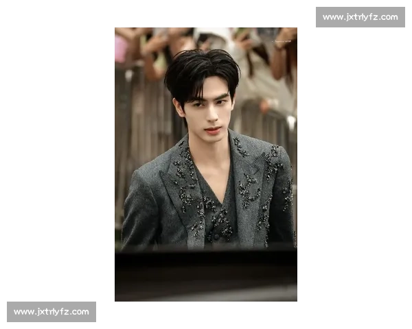 建模脸配雕塑身！宋威龙的反差杀太绝